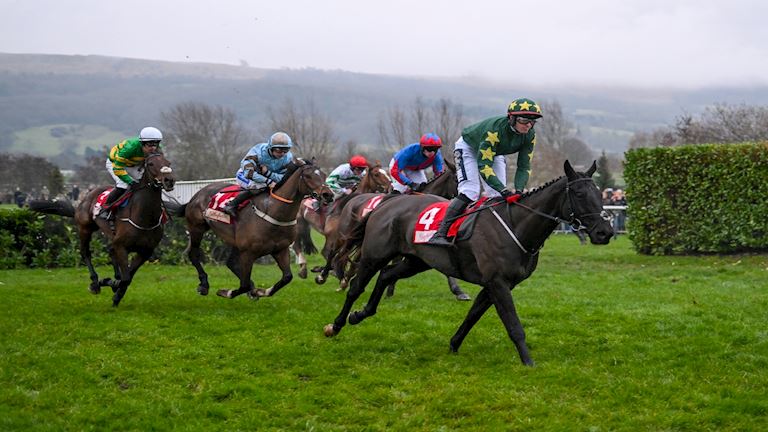 CHELTENHAM RACEDAY NEWS: COSY SUCCESS FOR STUMPTOWN IN GLENFARCLAS CROSS COUNTRY HANDICAP CHASE SETS