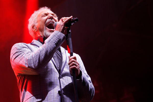 TOM JONES AT MARKET RASEN