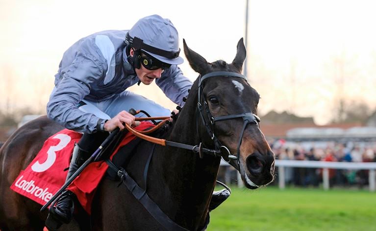 IL EST FRANCAIS BREATHTAKING IN GRADE ONE LADBROKES KAUTO STAR NOVICES’ CHASE 