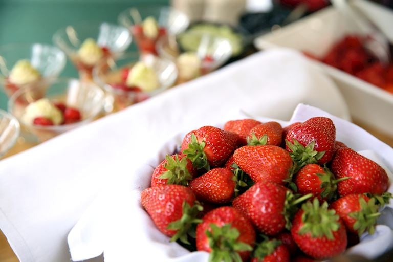 Gin Strawberries & Custard Creams